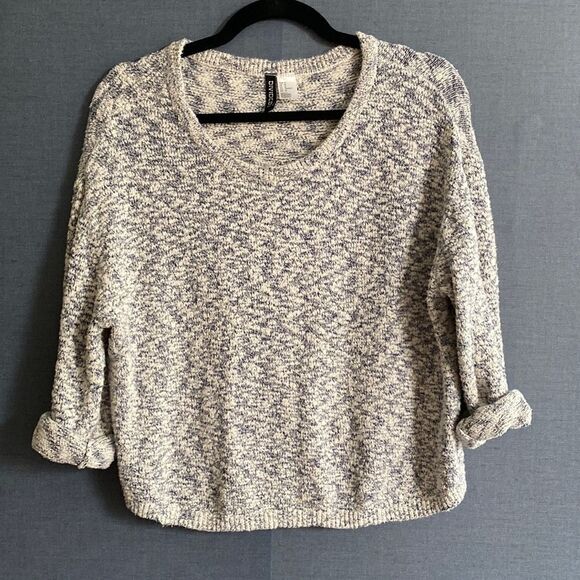 H&M cute soft blue and white cloud cropped sweater - Picture 1 of 3
